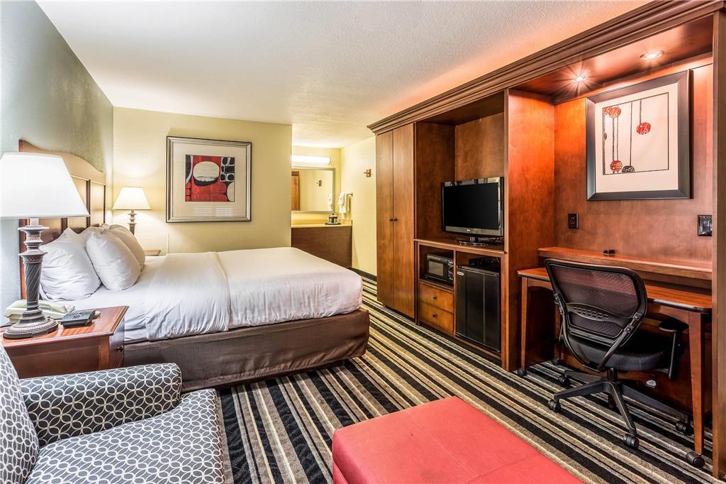 Hotel Clarion Pointe Research Park