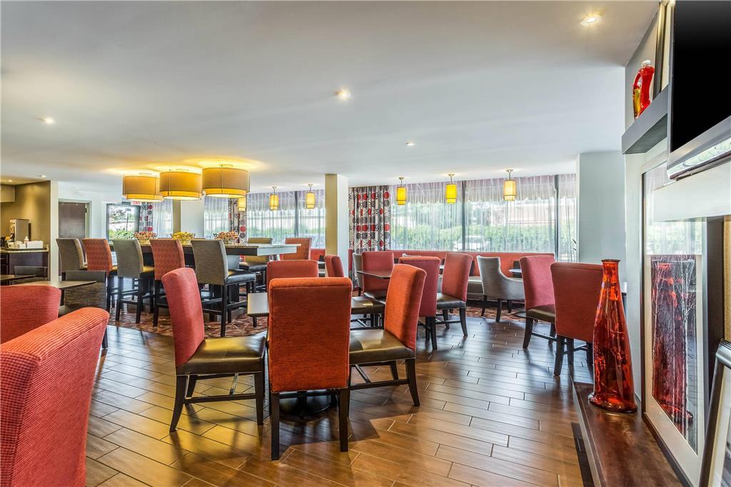 Clarion Pointe Research Park Hotel
